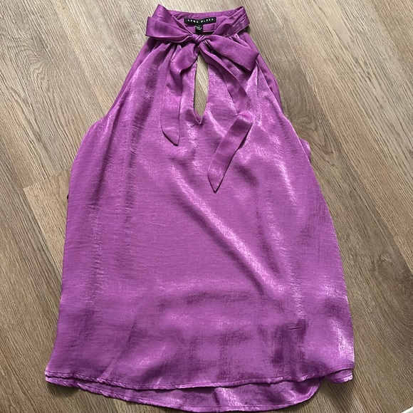 Purple halter top with bow at the neck. Flowy fit - Picture 1 of 3